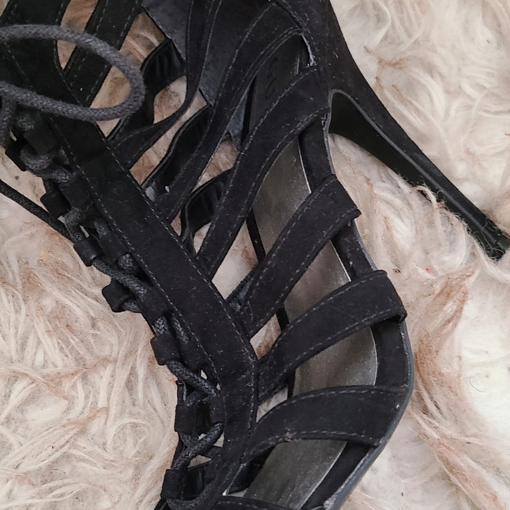 GUESS heel - Picture 6 of 6